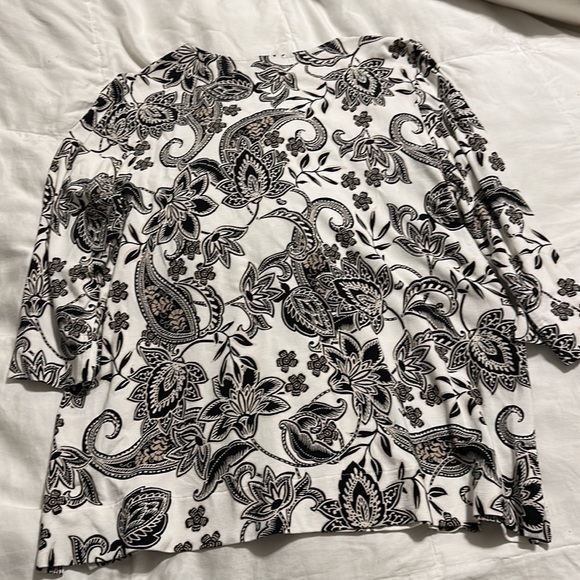 J. Jill - Wearever Collection - Black & White Paisley 3/4 Sleeve Blouse - Medium - Picture 6 of 6